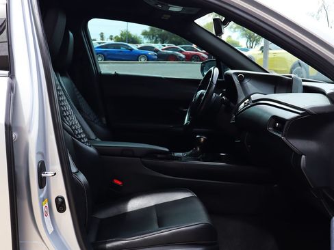 Used 2019 Lexus UX 200 w/ Premium Package FWD image 31