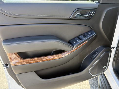 Used 2019 Chevrolet Suburban Premier image 24