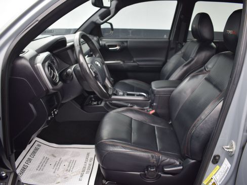 Used 2017 Toyota Tacoma TRD Pro AWD/4WD image 13