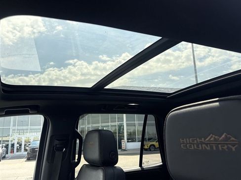 Used 2023 Chevrolet Tahoe High Country AWD/4WD image 19