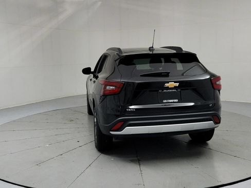 Used 2024 Chevrolet Trax LT w/ Driver Confidence Package FWD image 4
