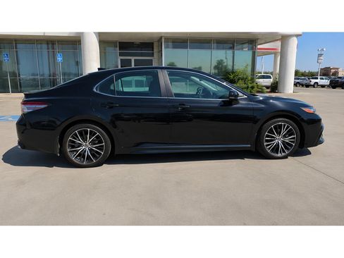Used 2021 Toyota Camry SE w/ Carpet Mat Package (TMS) FWD image 4