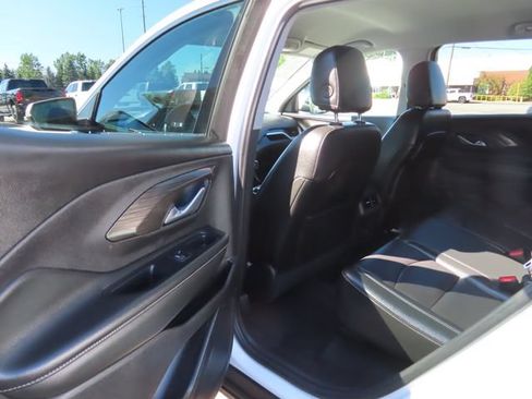 Used 2024 GMC Terrain SLT AWD/4WD image 19
