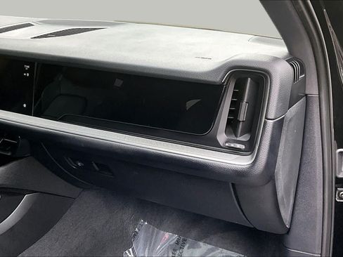 Used 2024 Porsche Cayenne AWD/4WD image 19