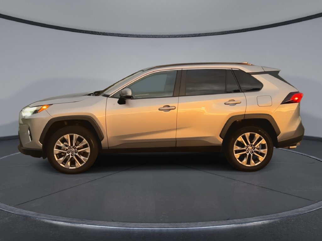 Used 2023 Toyota RAV4 XLE Premium FWD image 5