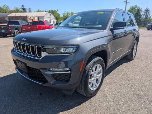 Used 2023 Jeep Grand Cherokee Limited AWD/4WD image 1
