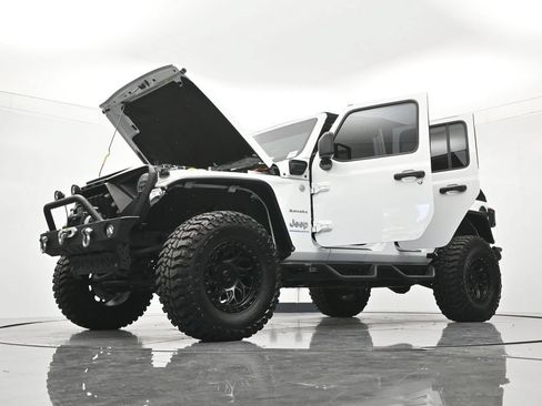 Used 2023 Jeep Wrangler Unlimited Sahara w/ Cold Weather Group AWD/4WD image 49