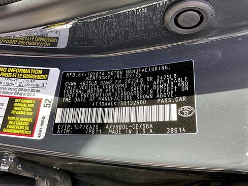 Used 2025 Toyota Camry SE image 9