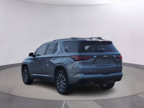 Used 2023 Chevrolet Traverse Premier FWD image 3