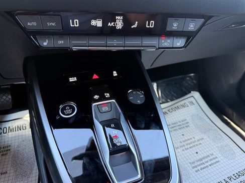 Used 2024 Audi Q4 e-tron Premium Plus w/ Premium Plus image 22