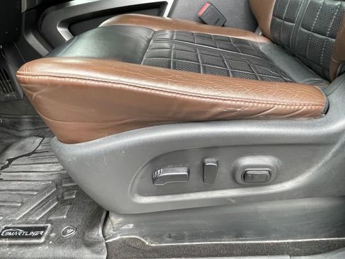 Used 2019 Nissan Titan Platinum Reserve w/ Platinum Utility Package image 10