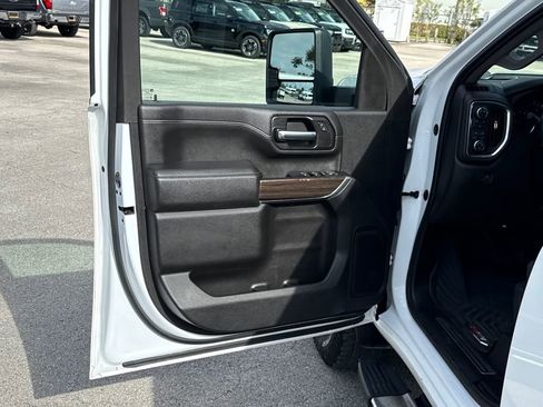 Used 2023 Chevrolet Silverado 2500 LT w/ Convenience Package image 13