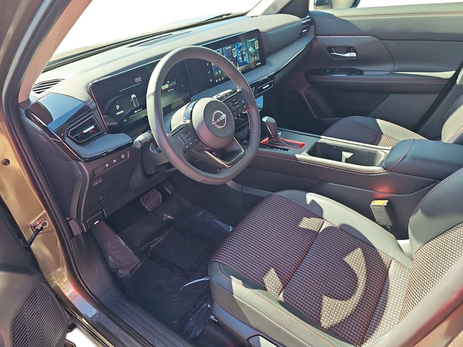 Used 2026 Nissan Kicks SR w/ SR Premium Package FWD image 13