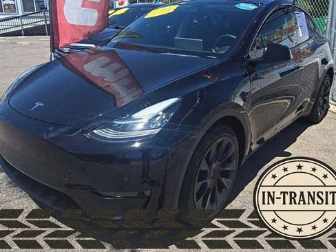 Used 2022 Tesla Model Y Long Range AWD/4WD image 1