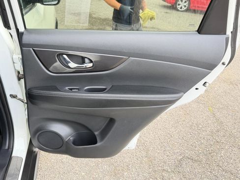 Used 2018 Nissan Rogue SV AWD/4WD image 41