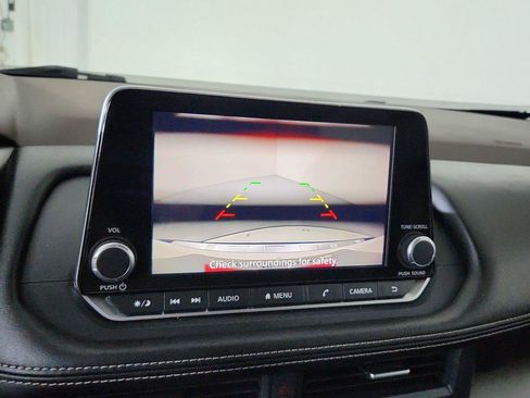 Used 2023 Nissan Rogue SV FWD image 34