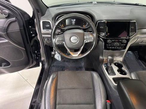 Used 2019 Jeep Grand Cherokee Altitude AWD/4WD image 18