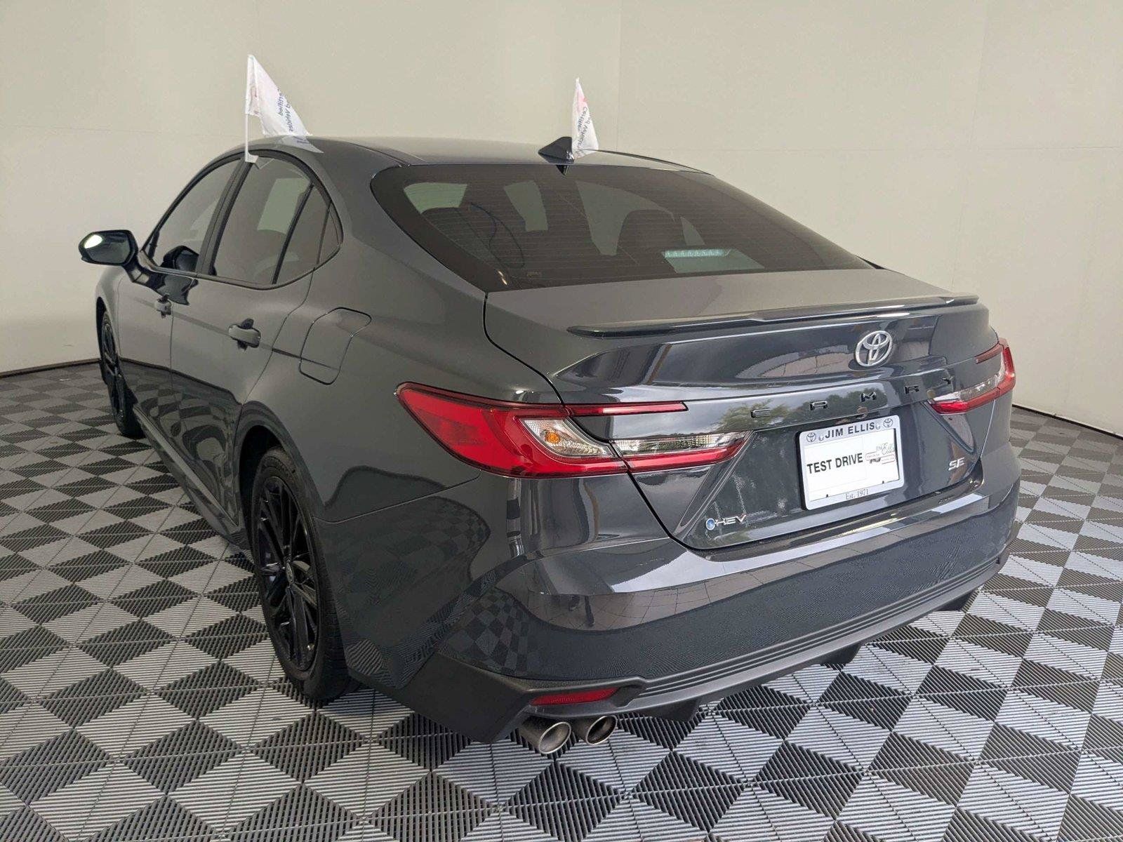 Used 2026 Toyota Camry SE FWD image 7