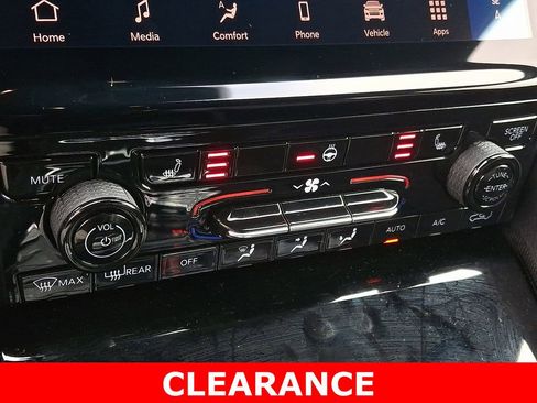 Used 2025 Jeep Grand Cherokee L Limited w/ Black Appearance Package image 15