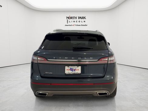 Used 2022 Lincoln Nautilus FWD w/ Premium Package image 4