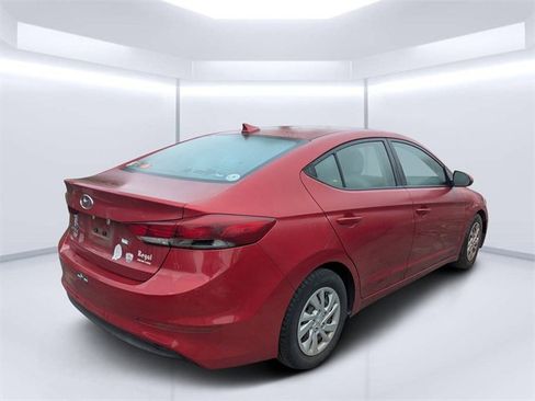 Used 2017 Hyundai Elantra SE image 3