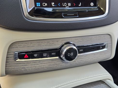 Certified 2025 Volvo XC90 B5 Ultra w/ Protection Package Premier image 27