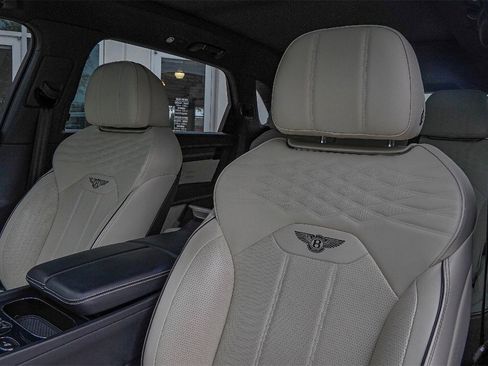 Certified 2024 Bentley Bentayga Extended Wheelbase image 21