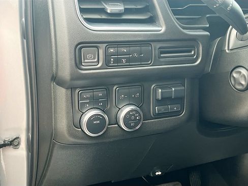 Used 2023 GMC Yukon SLT w/ SLT Premium Package AWD/4WD image 10
