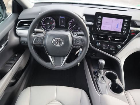 Used 2021 Toyota Camry SE image 11