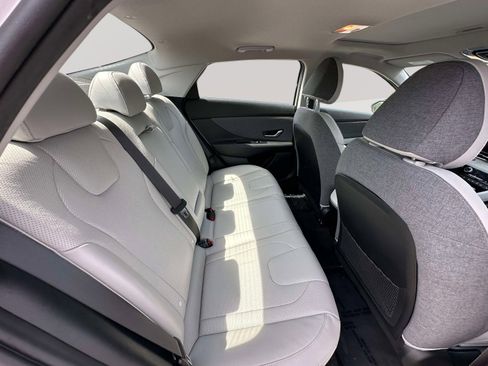 Used 2023 Hyundai Elantra Limited w/ Preferred Accessory Package FWD image 30