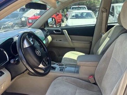 Used 2013 Toyota Highlander Plus AWD/4WD image 12