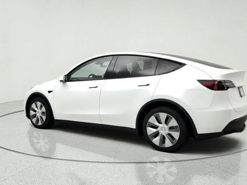 Used 2023 Tesla Model Y AWD image 7