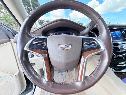 Used 2017 Cadillac Escalade Premium Luxury AWD/4WD image 25