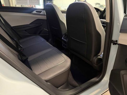 Certified 2025 Volkswagen Taos SE w/ Panoramic Sunroof Package image 26