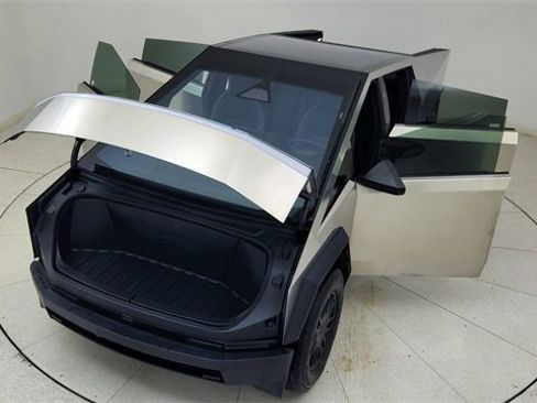 Used 2025 Tesla Cybertruck AWD Crew Cab image 80