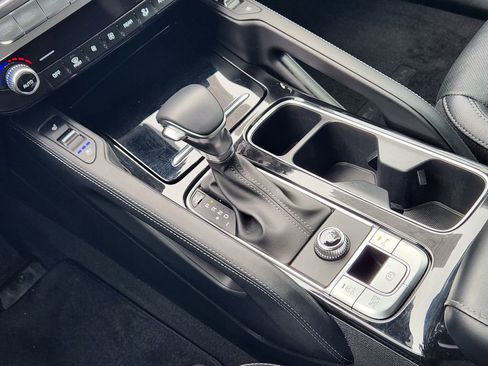 Used 2025 Kia Telluride EX w/ EX Captain's Chair Package image 20