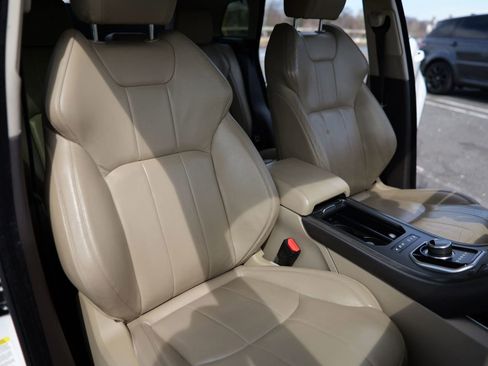 Used 2018 Land Rover Range Rover Evoque image 24