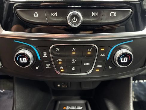 Used 2023 Chevrolet Traverse LT w/ LT Premium Package AWD/4WD image 30