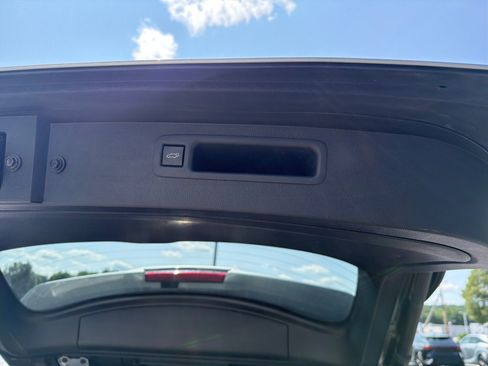 Used 2021 Toyota Highlander XSE AWD/4WD image 17