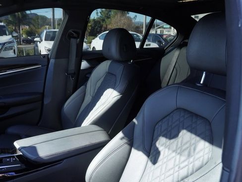 Used 2022 BMW 530e w/ M Sport Package image 15