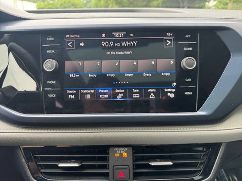 Used 2024 Volkswagen Taos SE w/ Panoramic Sunroof Package AWD/4WD image 21