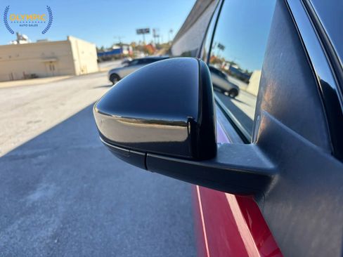 Used 2019 Land Rover Discovery Sport SE image 14