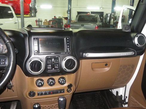 Used 2014 Jeep Wrangler Unlimited Sahara w/ Max Tow Package AWD/4WD image 39