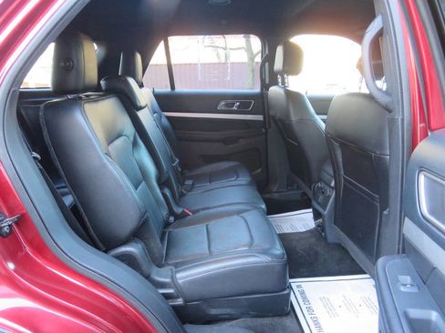 Used 2016 Ford Explorer XLT w/ Equipment Group 202A image 21