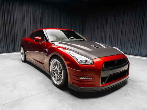 Used 2016 Nissan GT-R Premium AWD/4WD image 11