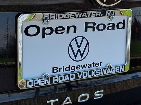 Used 2025 Volkswagen Taos SE w/ Panoramic Sunroof Package AWD/4WD image 30
