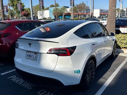Used 2025 Tesla Model Y Long Range RWD image 4