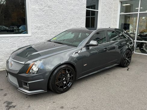 Used 2014 Cadillac CTS V RWD image 2