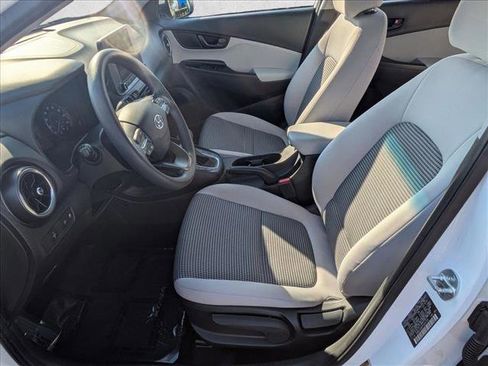Used 2023 Hyundai Kona SE image 13
