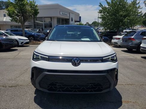 Certified 2025 Volkswagen Taos SE AWD/4WD image 2